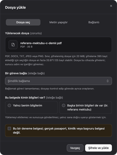 Üye uygulamasında dosya yükleme penceresi: boyut ve tür sınırlarıyla seçilmiş bir test PDF’i, bağlanabilecek isteğe bağlı bir görev, belgede kimin bilgisinin olduğu sorusu ve bunun gerçek pasaport, kimlik veya başvuru belgesi değil, deneme belgesi olduğu onayı.